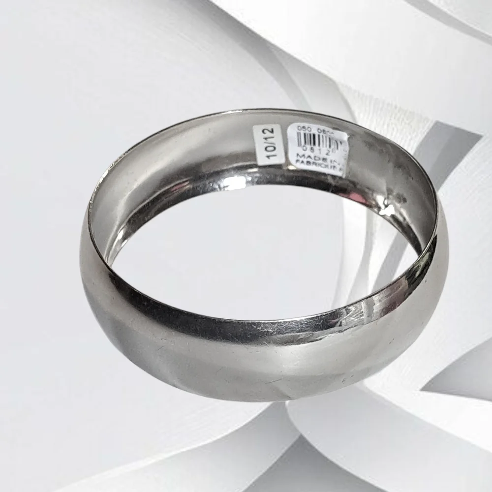 Silver Bangle Bracelet. NWT